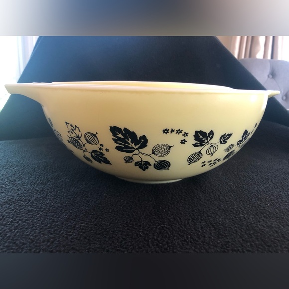 Pyrex Other - Vintage Pyrex Bowl Set #441, 442, 443, 444 Gooseberry Yellow, White, Black